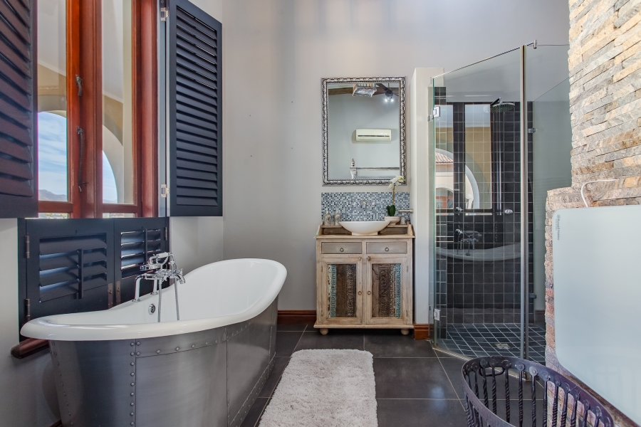 5 Bedroom Property for Sale in Winelands Western Cape